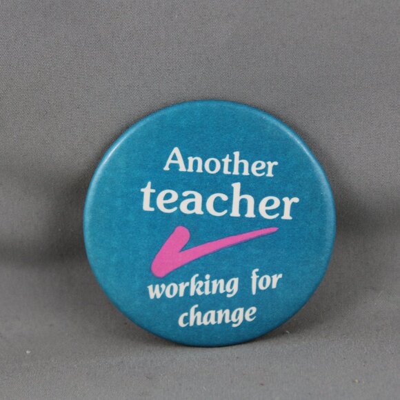 Canadian Union Pin - Teachers Working for Change - Celluloid Pin - Picture 1 of 3